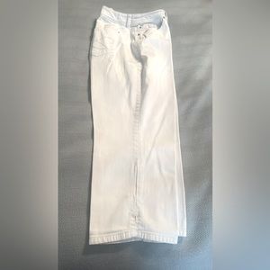Chico’s size 2.5 (14), white Platinum Denim Crop Jeans. (Out-of-Stock in stores)
